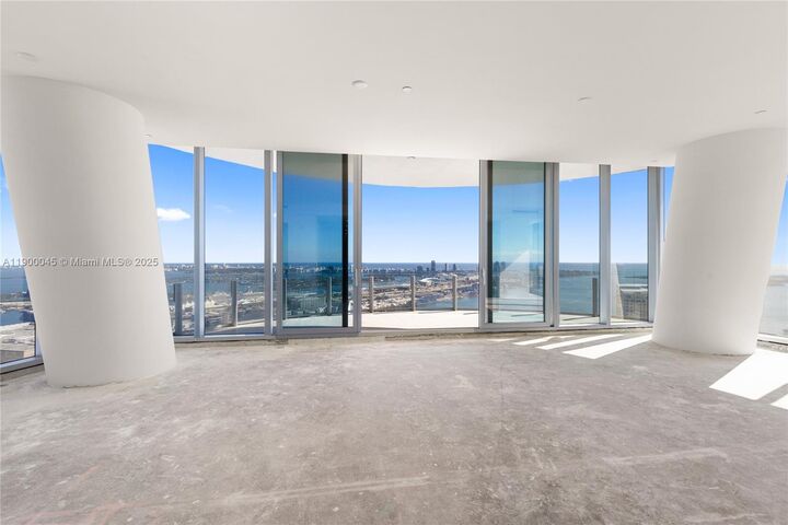 Property Photo:  300 Biscayne Boulevard Way 5201E  FL 33131 