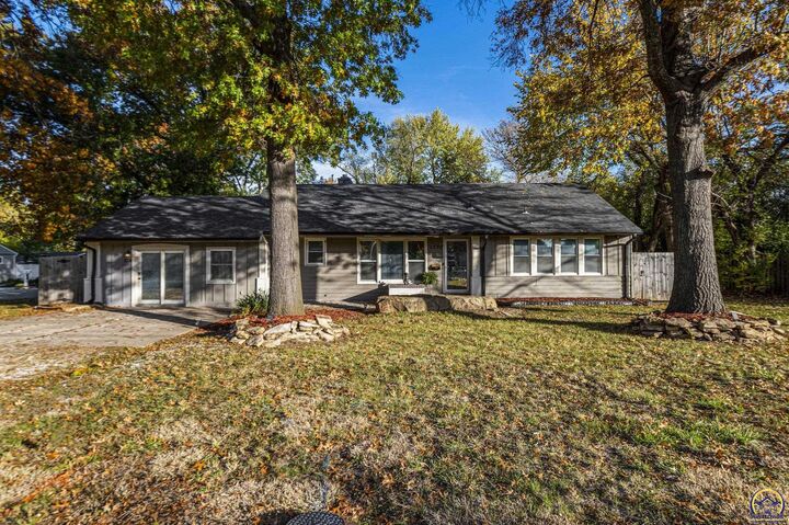 Property Photo: 1730 SW 37th St KS 66614
