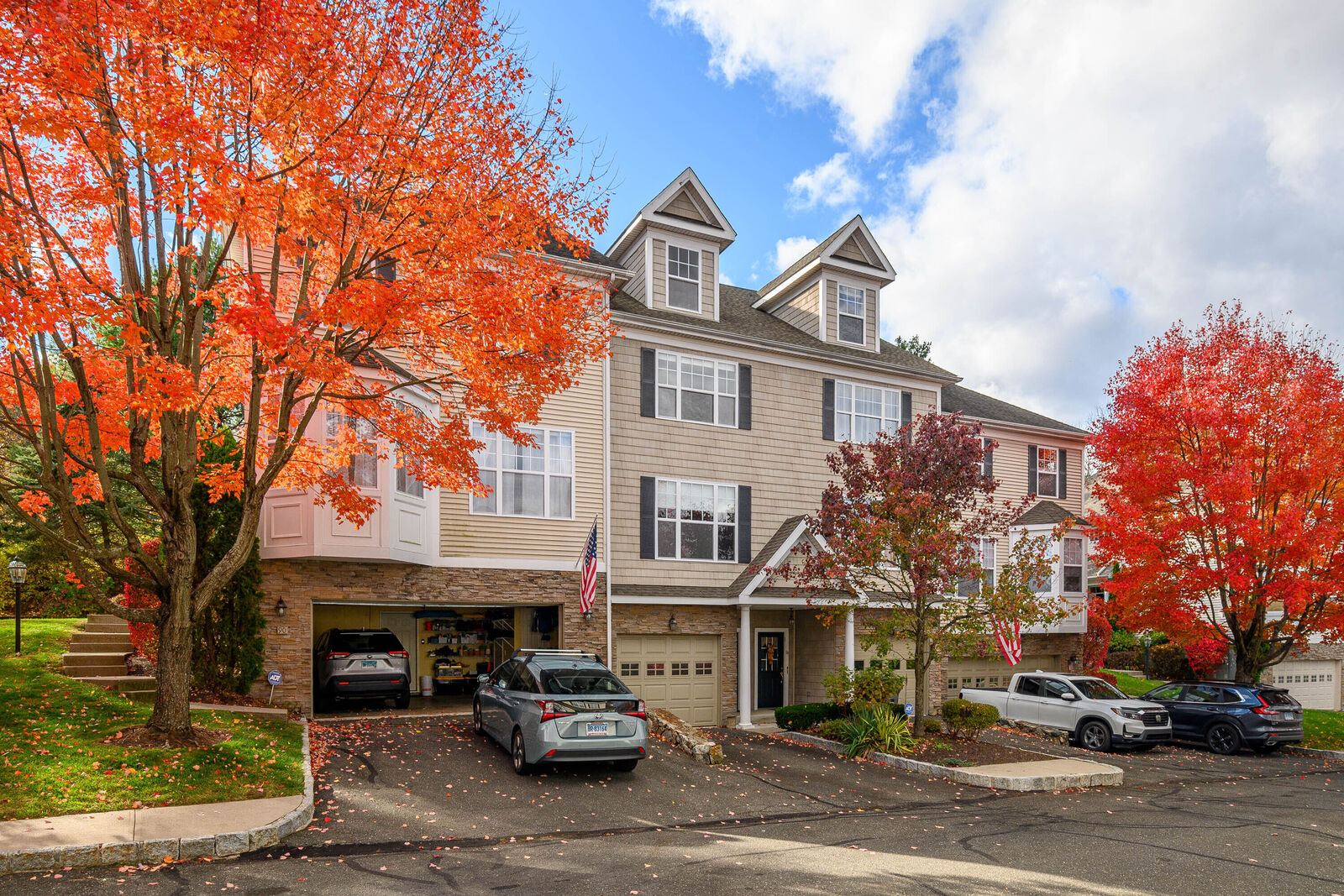 Property Photo:  92 Woodcrest Lane 92  CT 06810 