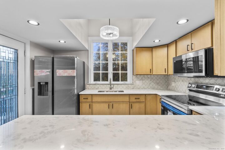 Property Photo:  53 Haviland Street  CT 06010 