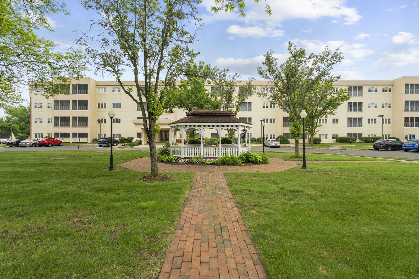 Property Photo:  75 Washington Avenue 2-307  CT 06518 