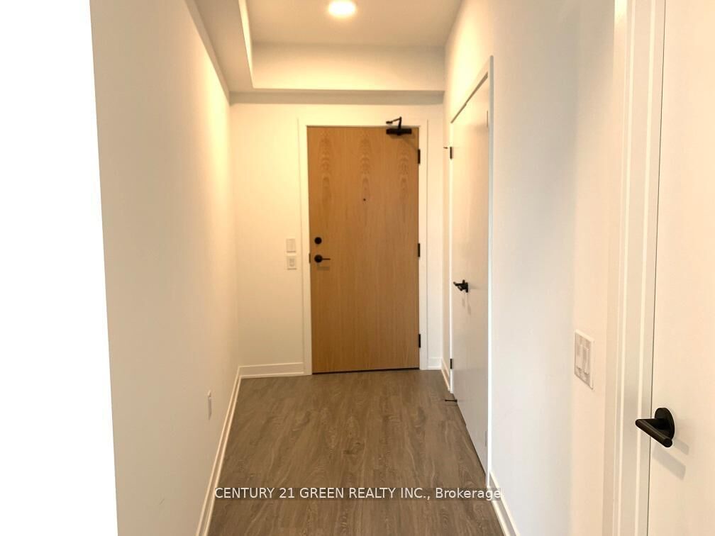 Property Photo:  2495 Eglinton Avenue W 2013  ON M9B 6J7 