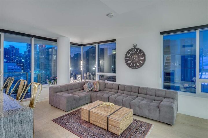 Property Photo:  68 Smithe Street Ph2015  BC V6B 0P4 