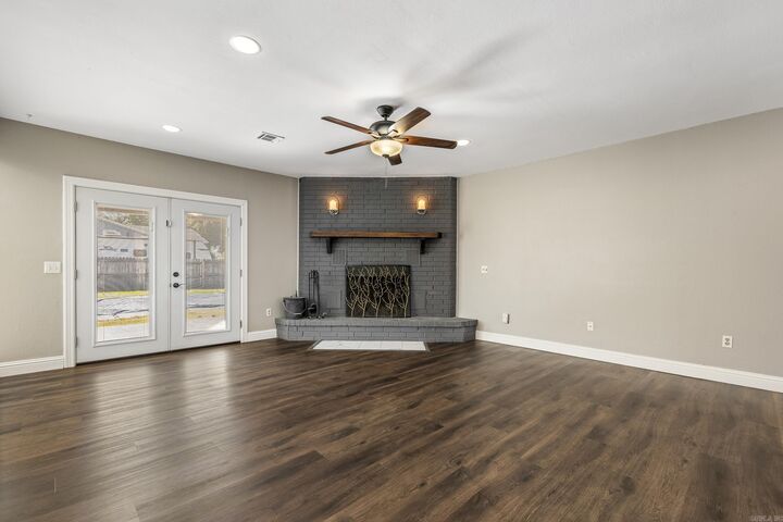 Property Photo:  1408 W Callahan Drive  AR 72758 