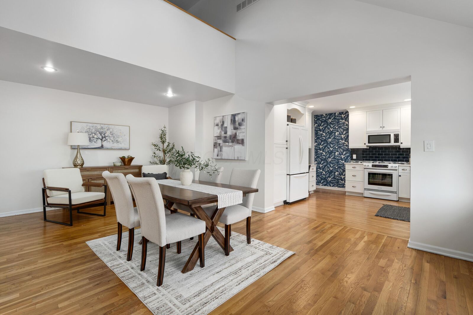 Property Photo:  3106 Somerford Road  OH 43221 