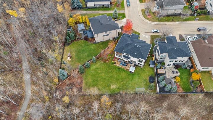 Property Photo:  35 Bridlewood Road  MB R3Y 0A5 