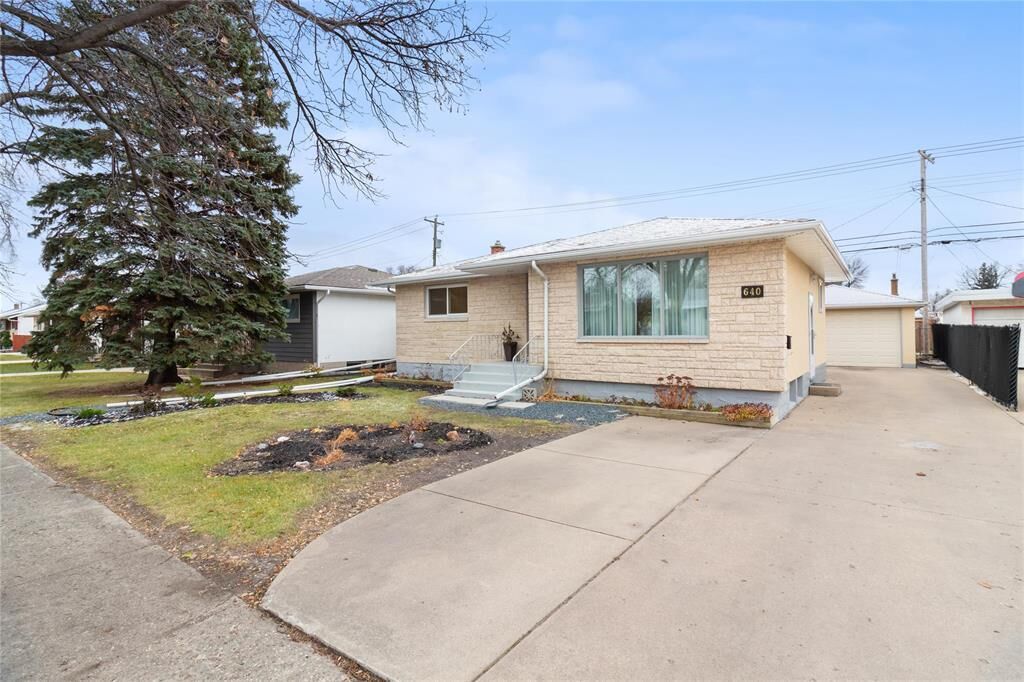 Property Photo:  640 Oakland Avenue  MB R2G 0B8 