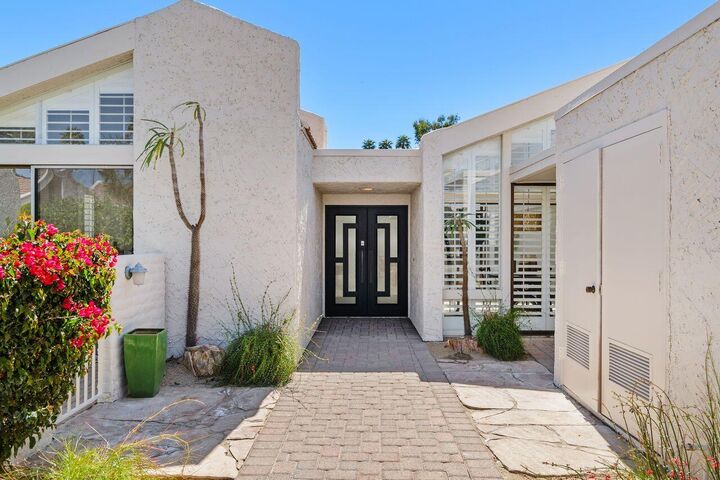 Property Photo: 73367 Oriole Court CA 92260