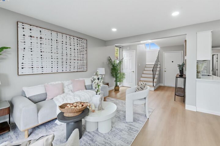 Property Photo: 707 Sandpiper Cmn CA 94551