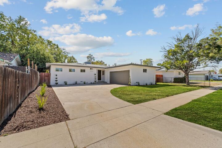 Property Photo:  2972 E Northdale Avenue  CA 93726 