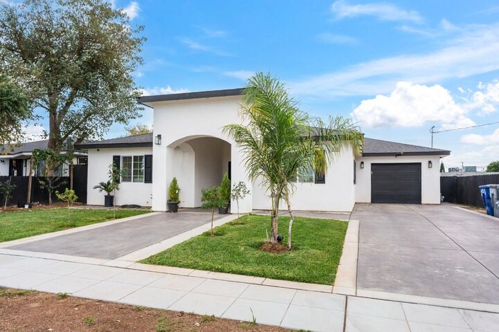 Property Photo:  325 W Lorena Avenue  CA 93706 