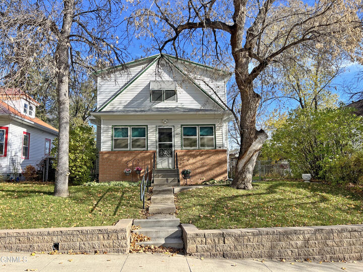 602 Collins Avenue  Mandan ND 58554 photo