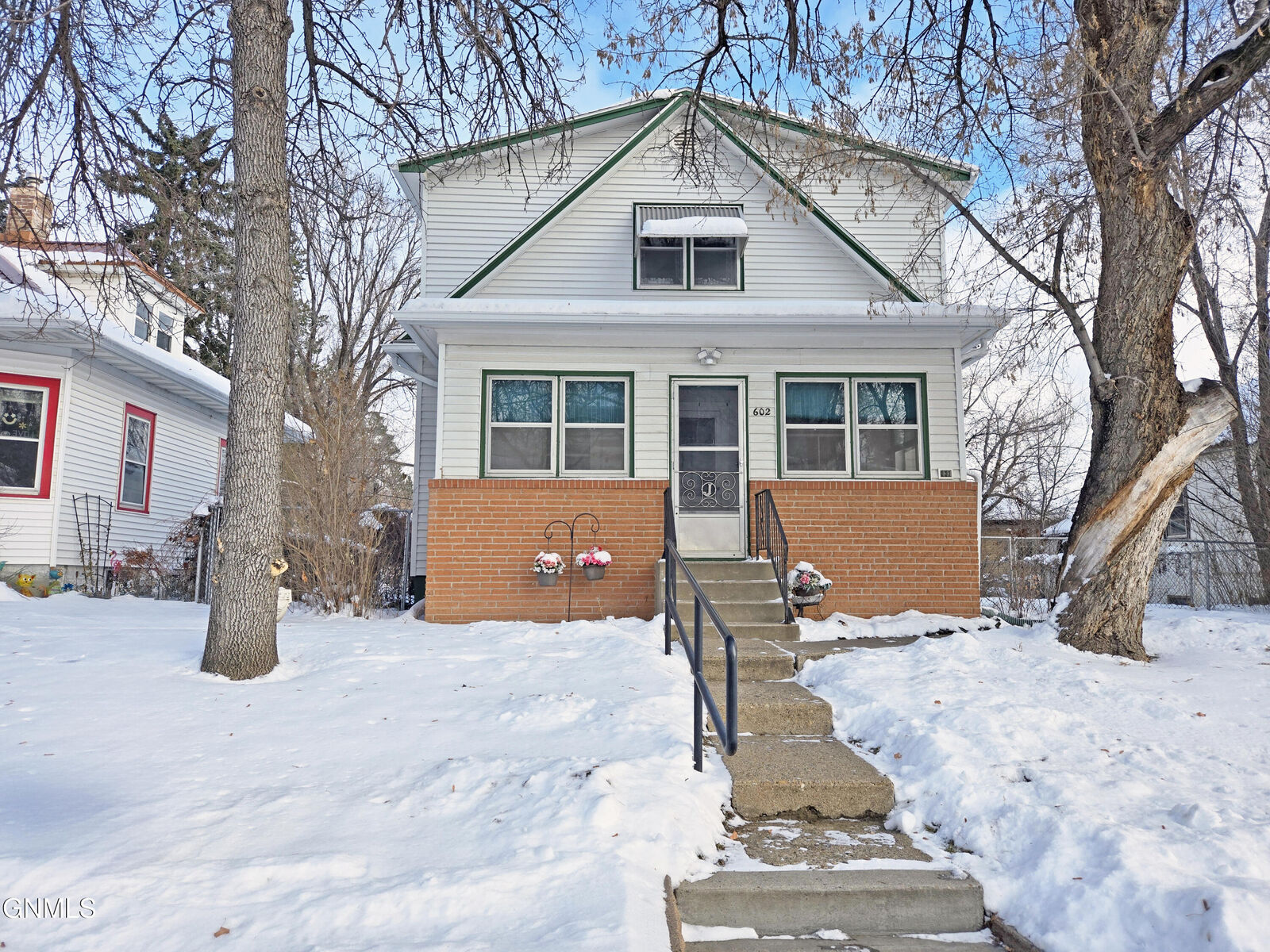 Property Photo:  602 Collins Avenue  ND 58554 