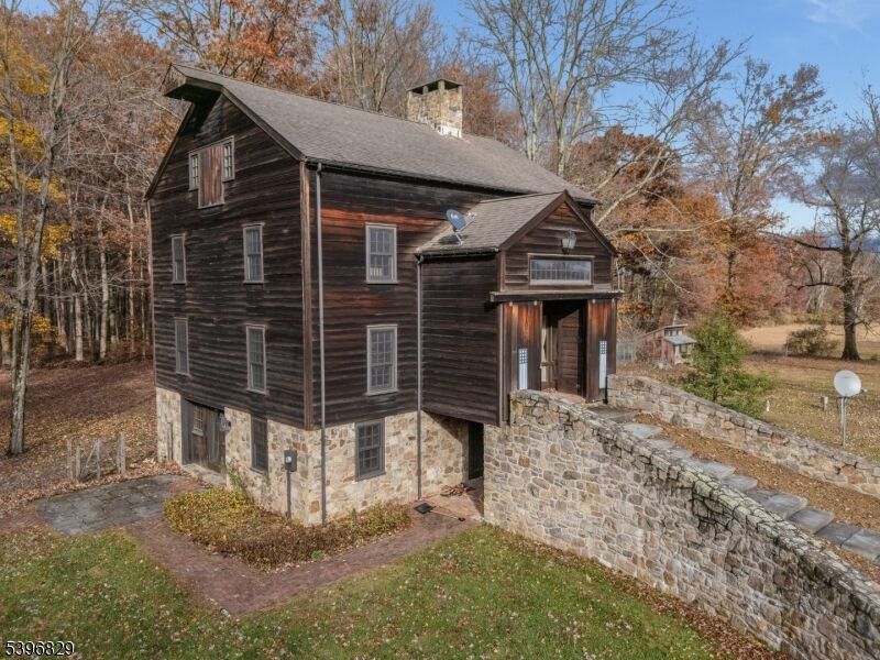 Property Photo:  140 Driftway East  NJ 08827 