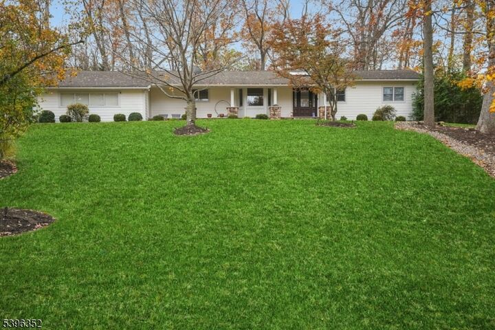 Property Photo:  4 Sheffield Ct  NJ 07039 