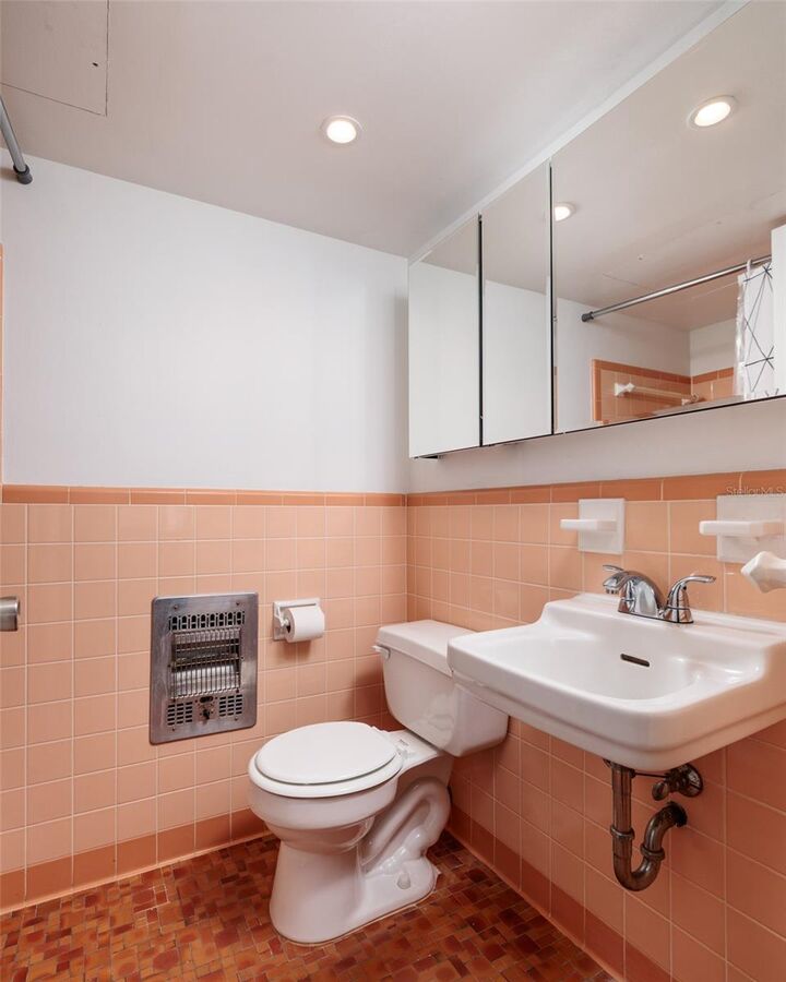 Property Photo:  750 Burlington Avenue N 5B  FL 33701 