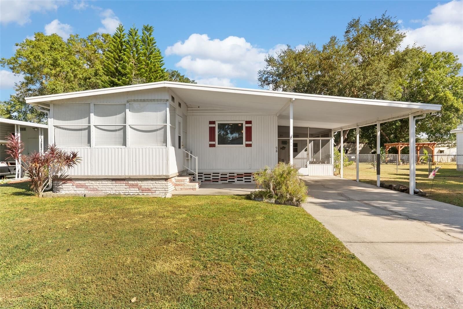 Property Photo:  1610 Reynolds Road 98  FL 33801 