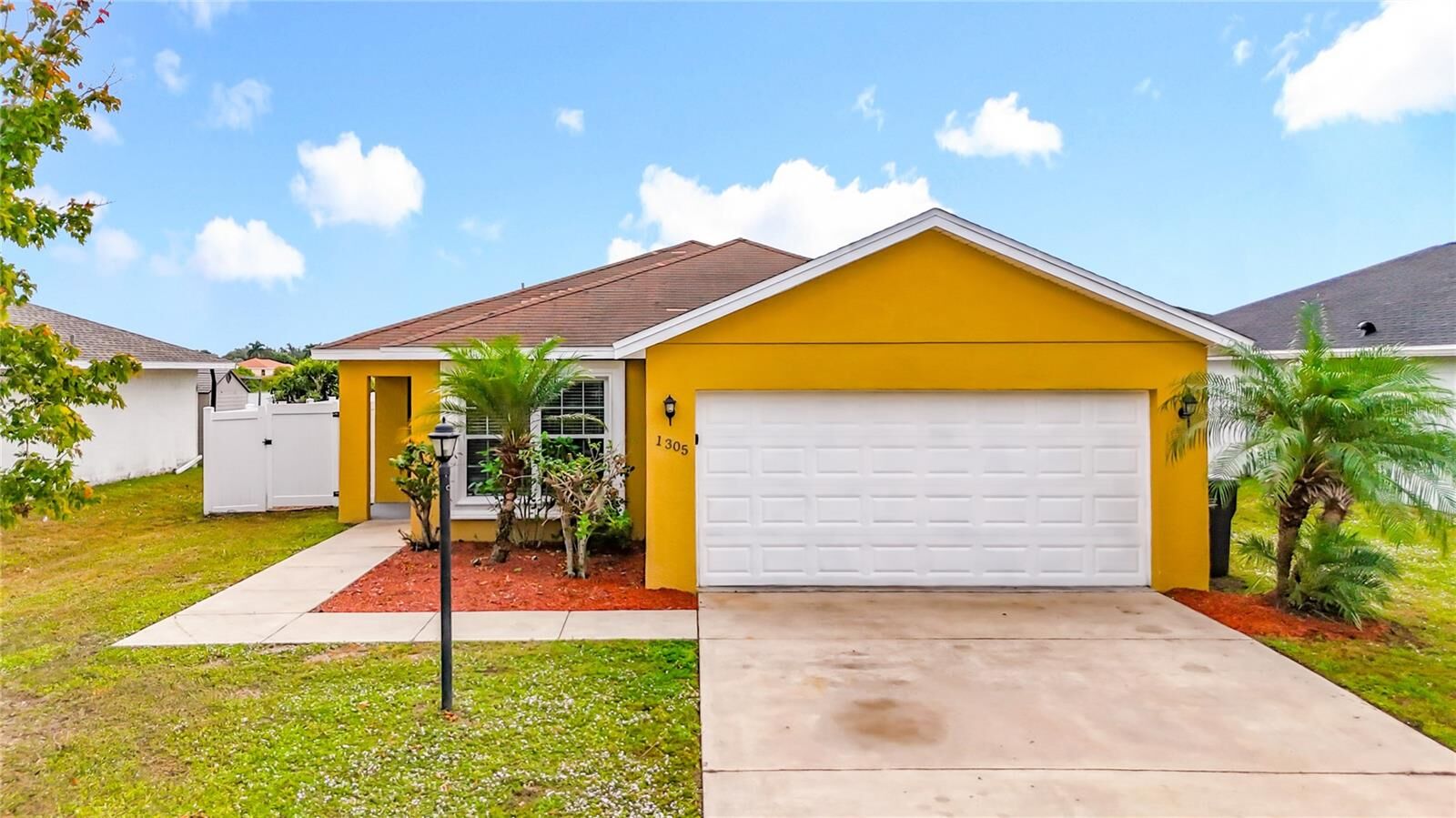 Property Photo: 1305 24th Street E FL 34221
