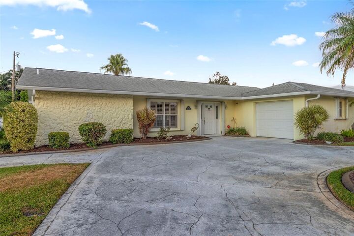 Property Photo:  440 Darling Drive  FL 34285 