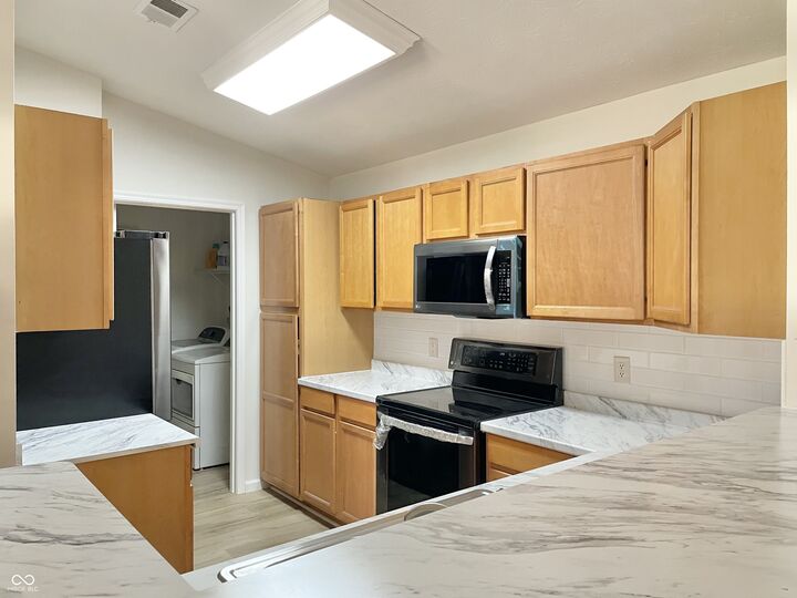 Property Photo:  9820 Legends Creek Drive  IN 46229 