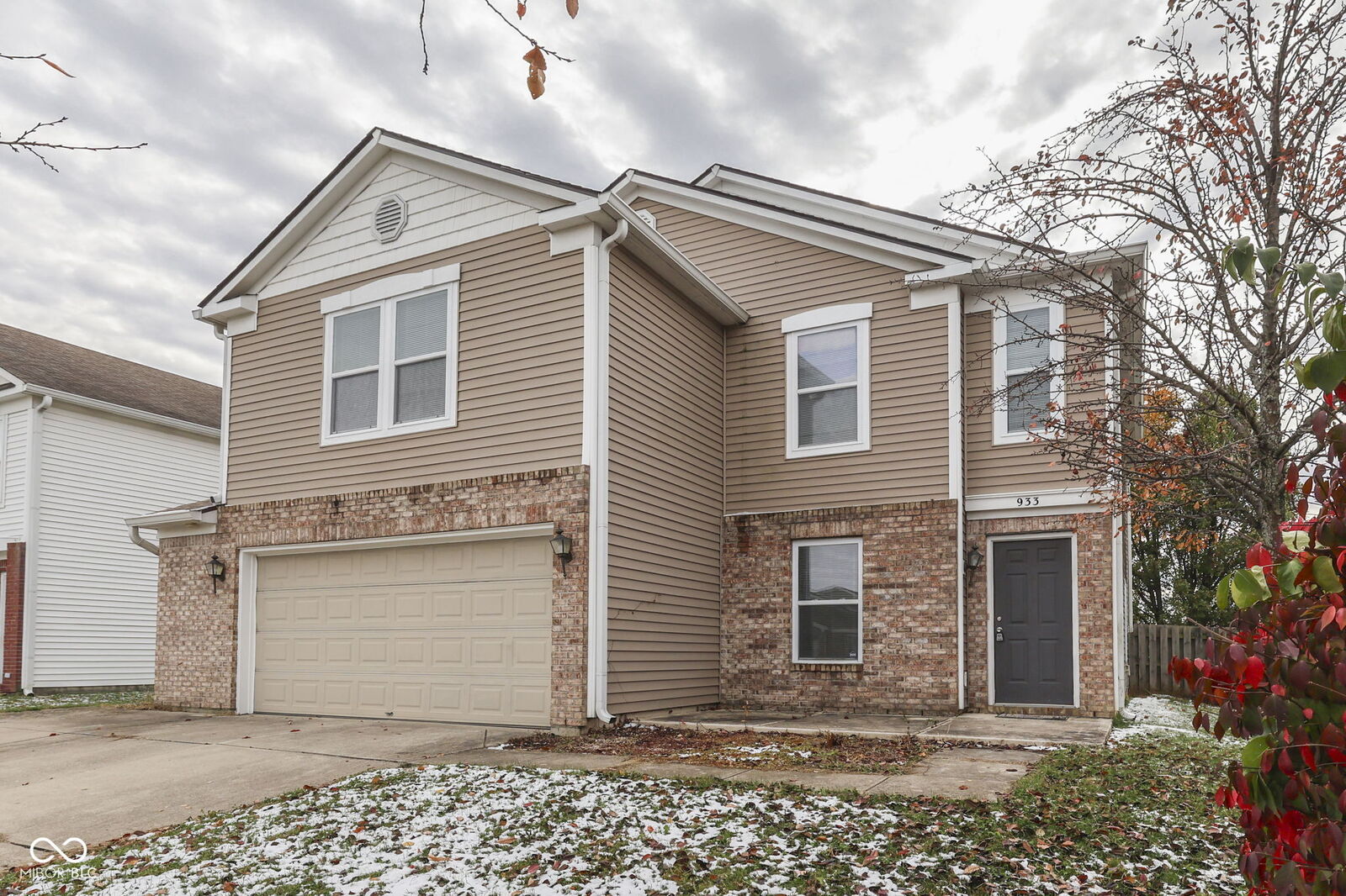 Property Photo: 933 Shenandoah Way IN 46143