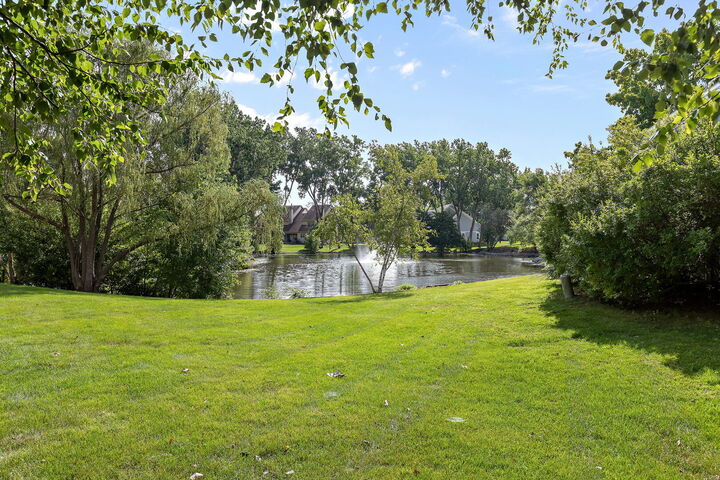 Property Photo: 728 Brandon Place IL 60090