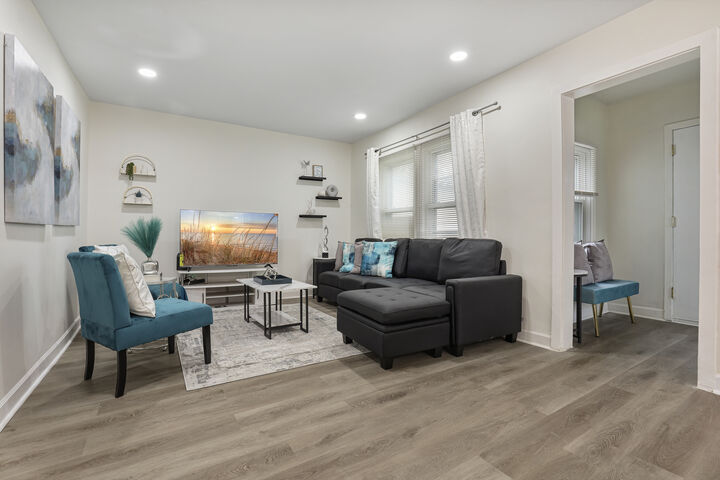 Property Photo:  366 N Hemlock Avenue  IL 60191 