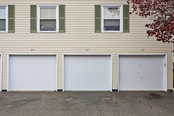 Property Photo:  817 Wellington Avenue 817  IL 60007 