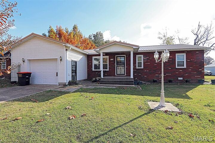 Property Photo:  712 Duckett Street  MO 63730 