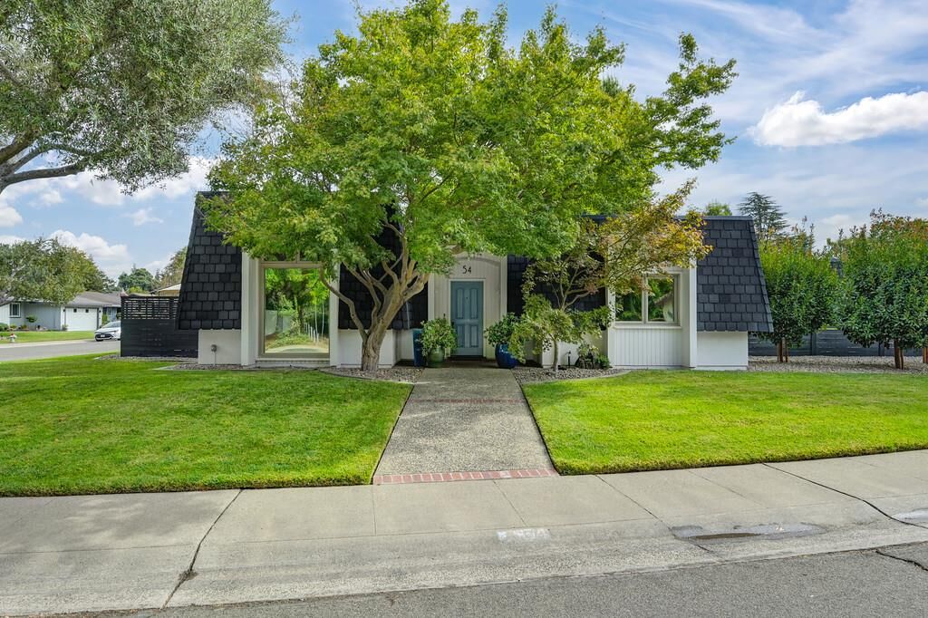 Property Photo: 54 Greenway Circle CA 95831