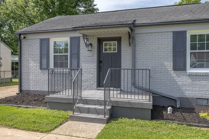 Property Photo:  2705 Deerfield Dr  TN 37208 