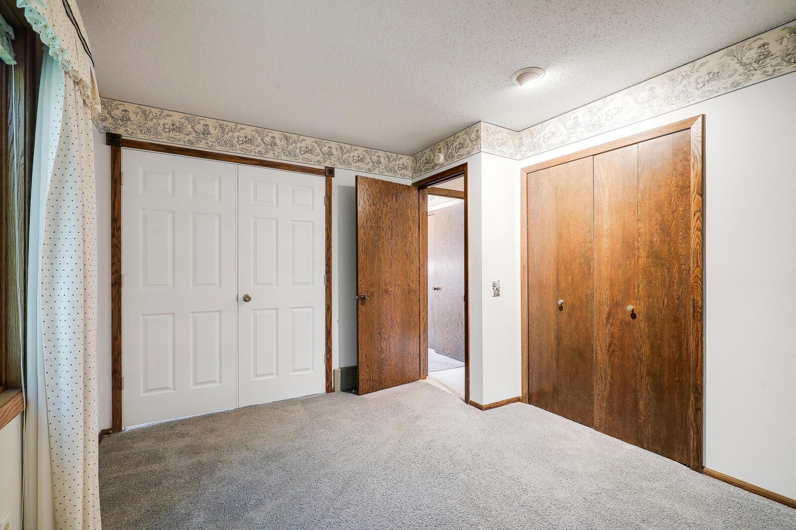Property Photo:  545 Arthur Street  MN 55343 