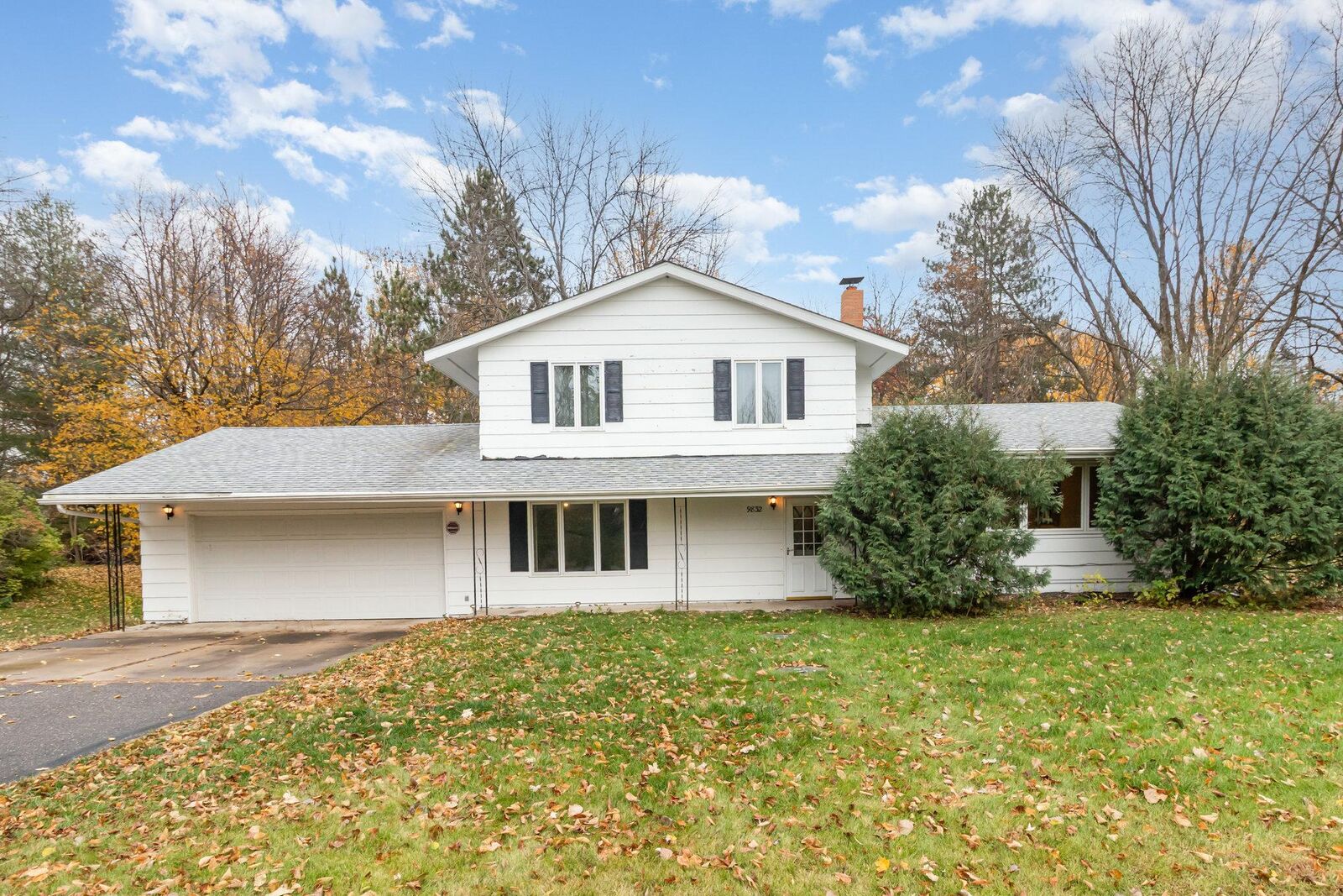 Property Photo:  9832 Chisholm Trail  MN 55340 