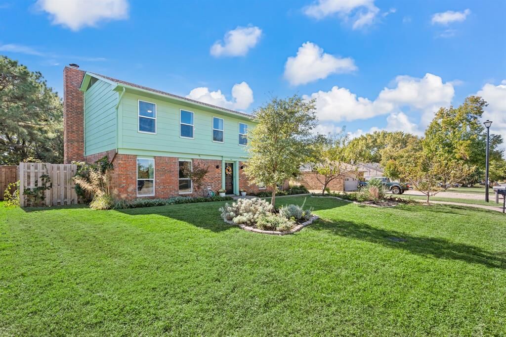 Property Photo:  728 Heather Wood Drive  TX 76051 