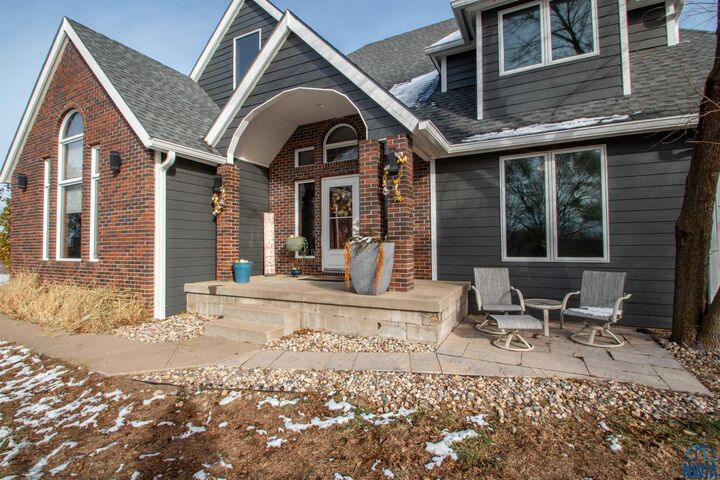 Property Photo: 4640 Perry Way IA 51104