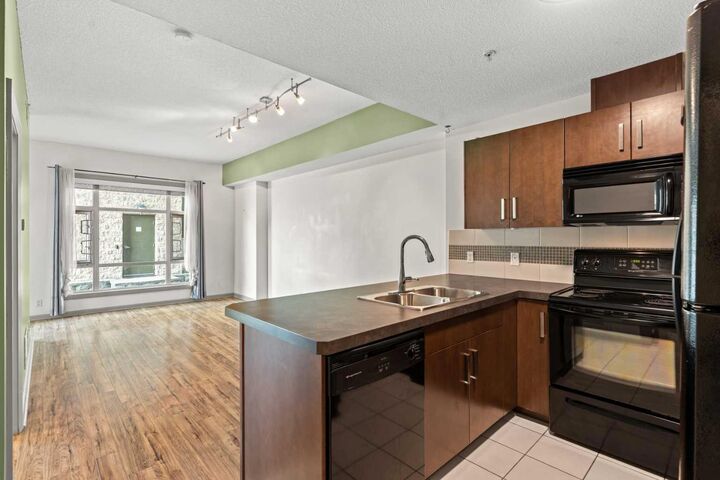 Property Photo:  210 15 Avenue 202  AB T2G 0B5 