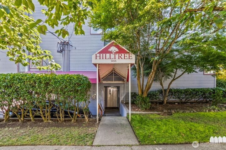 Property Photo:  1455 E Harrison Street C2  WA 98102 