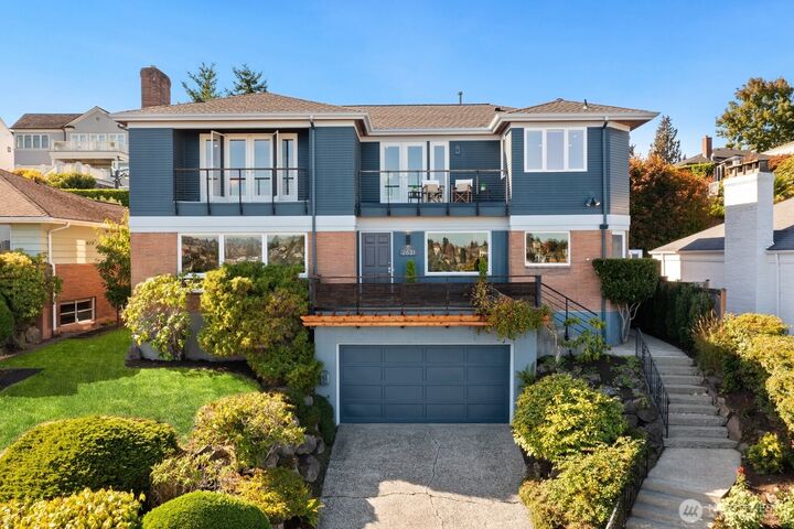 2631  38th Avenue W  Seattle WA 98199 photo