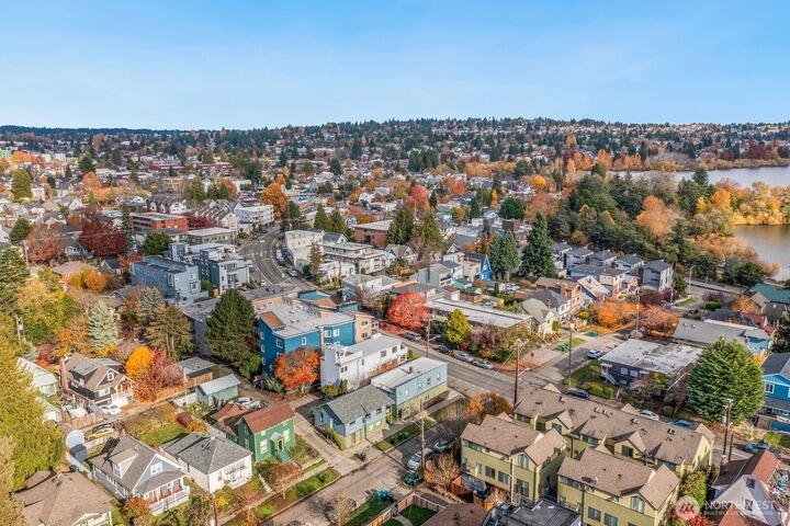 Property Photo:  7103  Linden Avenue N 1-5  WA 98103 