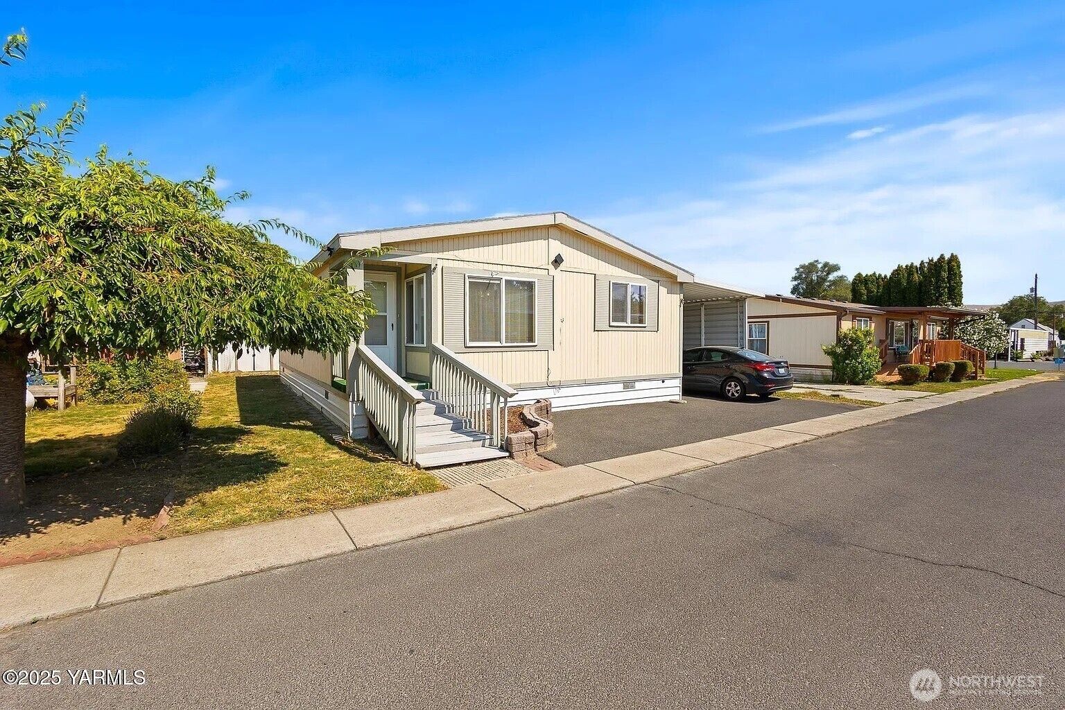 Property Photo:  105 W Washington Avenue 7  WA 98093 