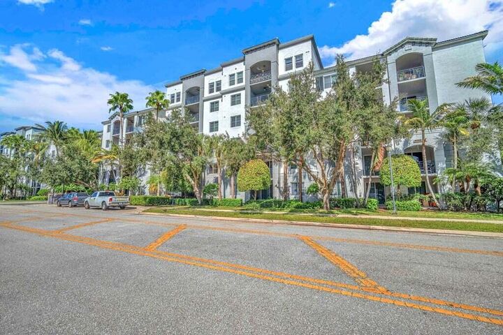 Property Photo:  1690 Renaissance Commons Boulevard 1219  FL 33426 