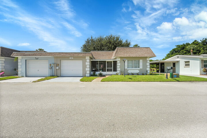 Property Photo: 114 Country Club Drive FL 33852