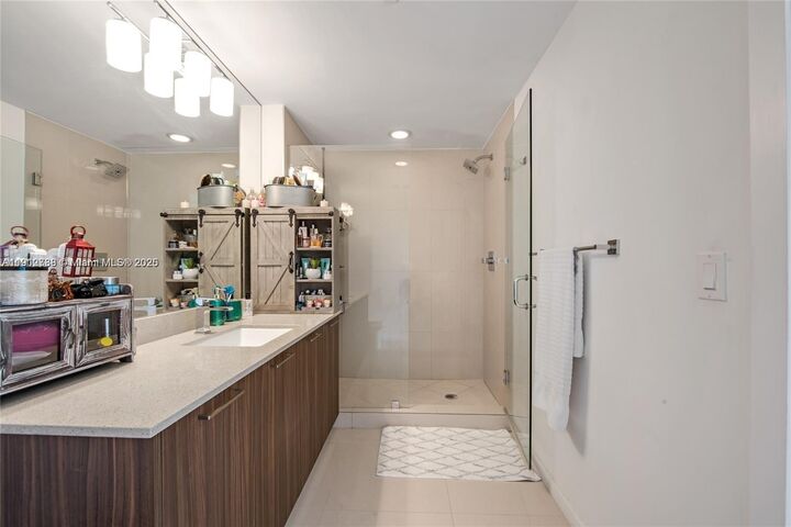 Property Photo:  5300 Paseo Blvd 912  FL 33166 