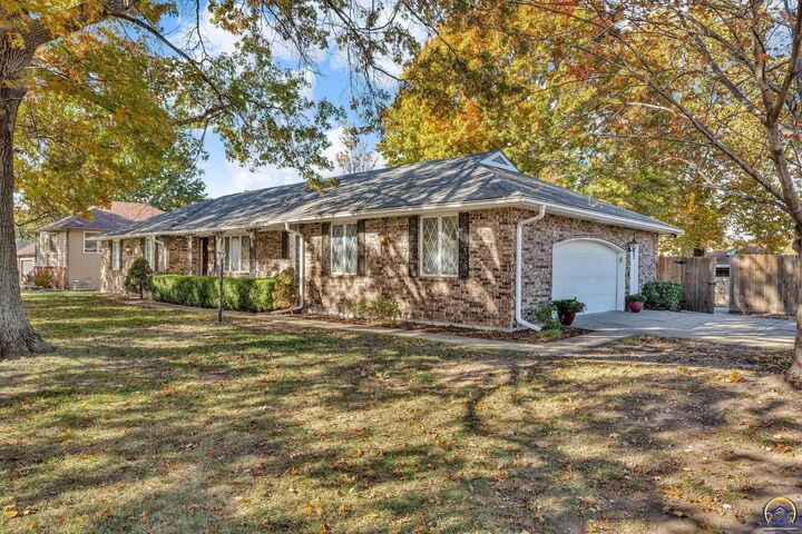 Property Photo:  2731 SE Peck Rd  KS 66605 