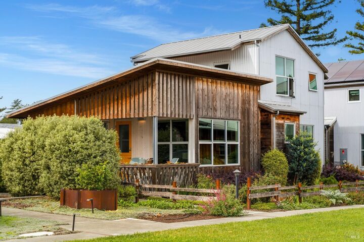 Property Photo:  732 Keller Court  CA 94952 