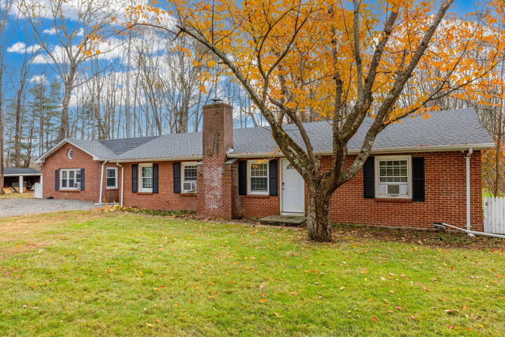 Property Photo: 9 Storrs Heights Road CT 06268