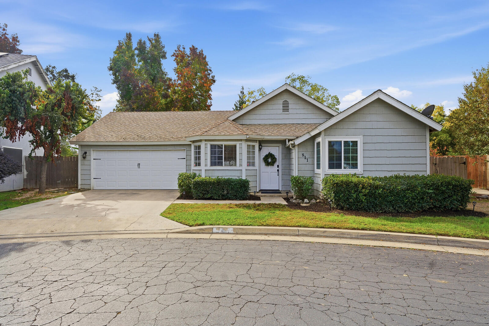 Property Photo:  811 E Trinidad Avenue  CA 93292 