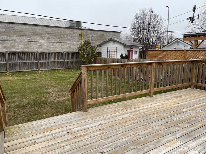 Property Photo:  207 Lee Avenue  ON P1A 2K4 