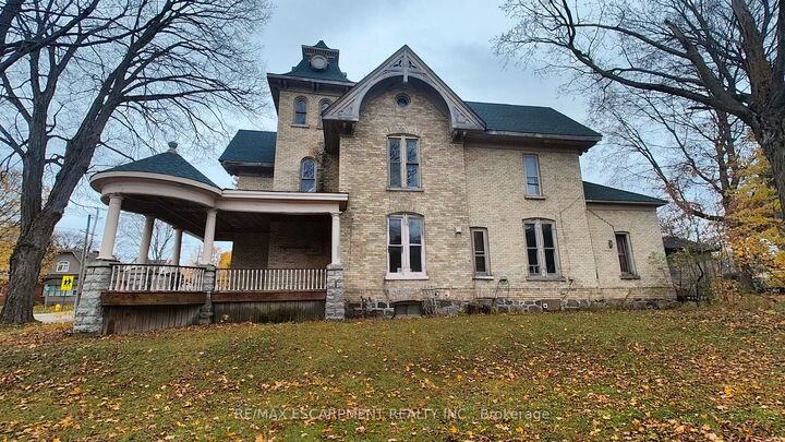 Property Photo:  104 Patrick Street E  ON N0G 2W0 