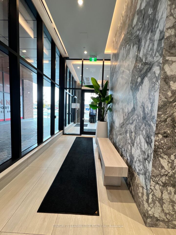 Photo de la propriété:  215 Lakeshore Road W 331  ON L5H 0A7 